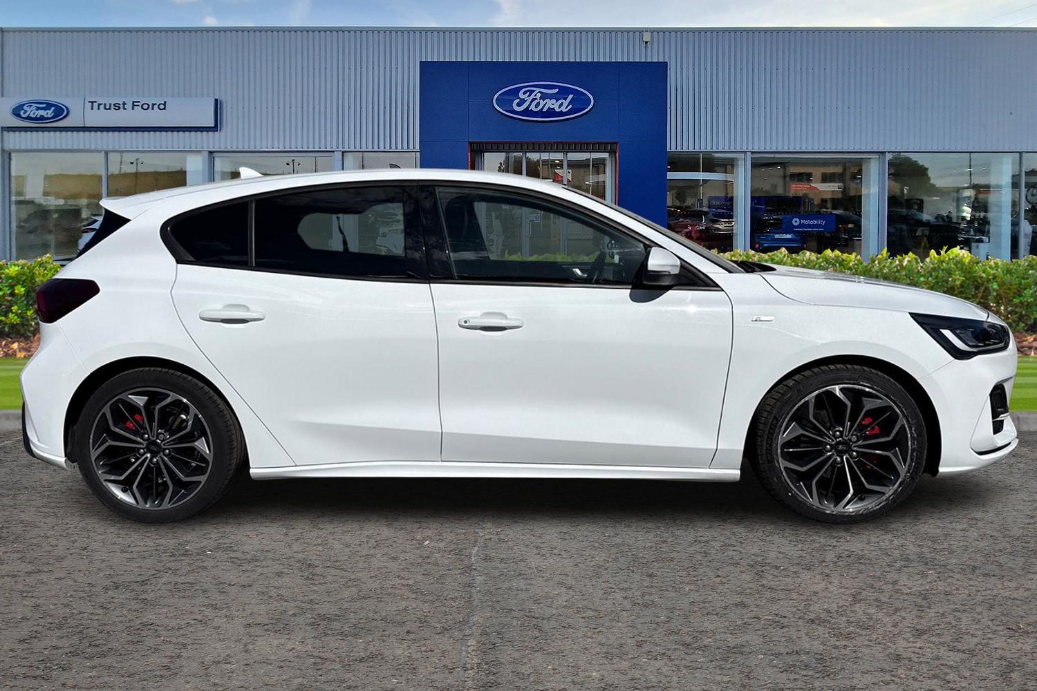 Ford Focus Photo 2