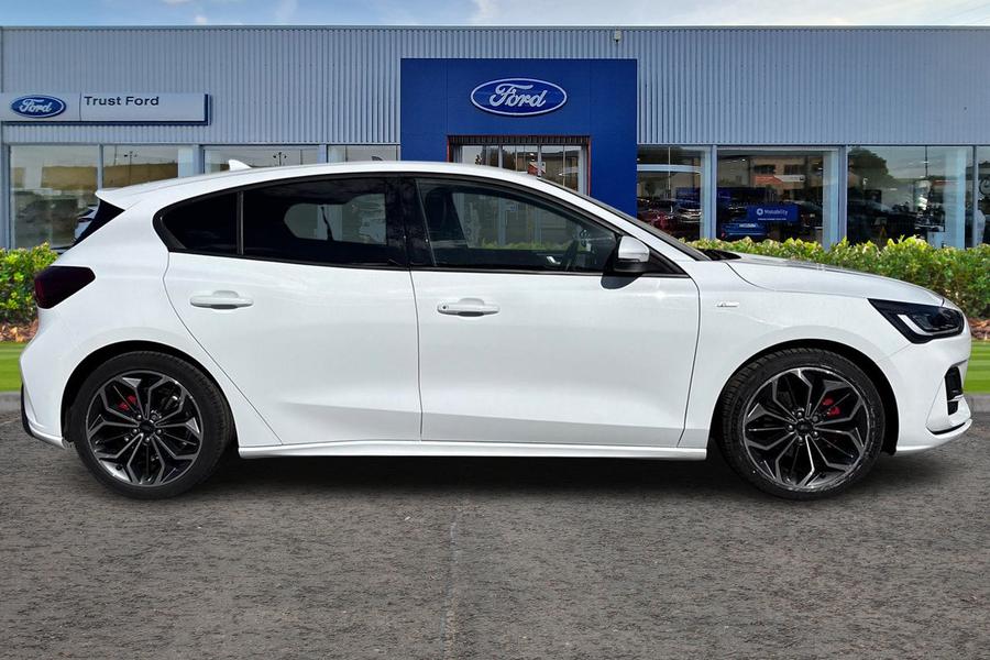 Ford Focus Photo autoimg-b81c41b63114fb7d7d68272a6685a04c20ee2346.jpg
