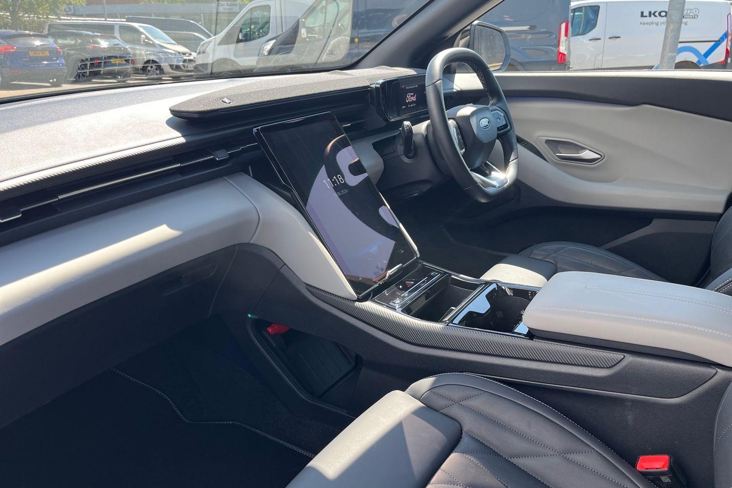 Ford Explorer Photo 17