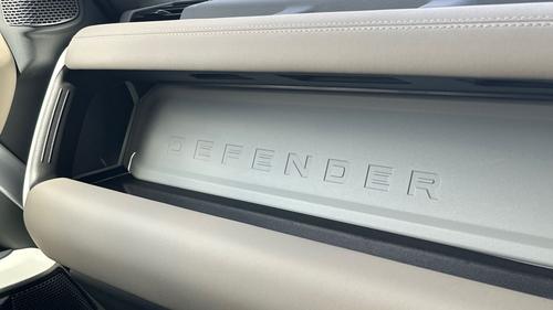 Land Rover Defender Photo autoimg-b821a8ba2187b7ae3c00958f77ca8090b2c63290.jpg