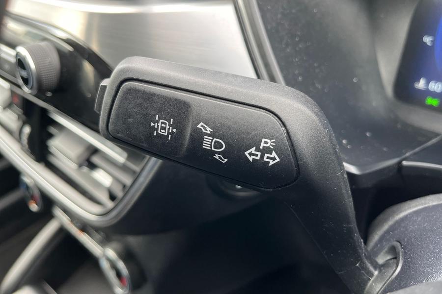 Ford Kuga Photo autoimg-b8298b396f1fe885008c3cf0988e0863ee3e98e0.jpg