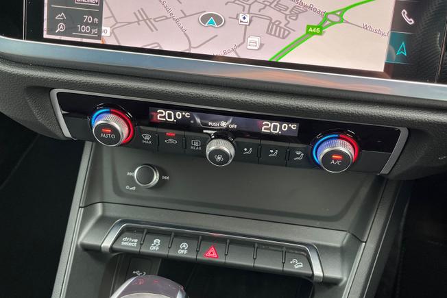 AUDI Q3 Photo 24