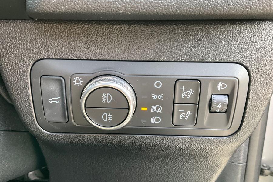 Ford KUGA Photo autoimg-b82df37e14d254f47f40c0f6ac0ddc0acac3c0ac.jpg