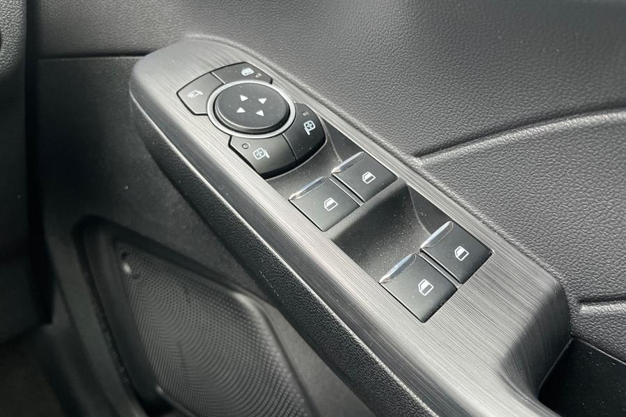 Ford KUGA Photo autoimg-b82f870d57b790c878190d119d5de652ff746786.jpg