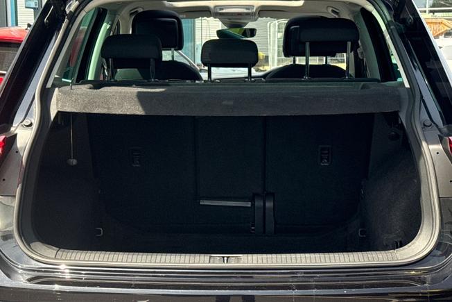VOLKSWAGEN Tiguan Photo 12