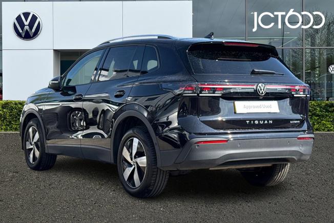 VOLKSWAGEN Tiguan Photo 3