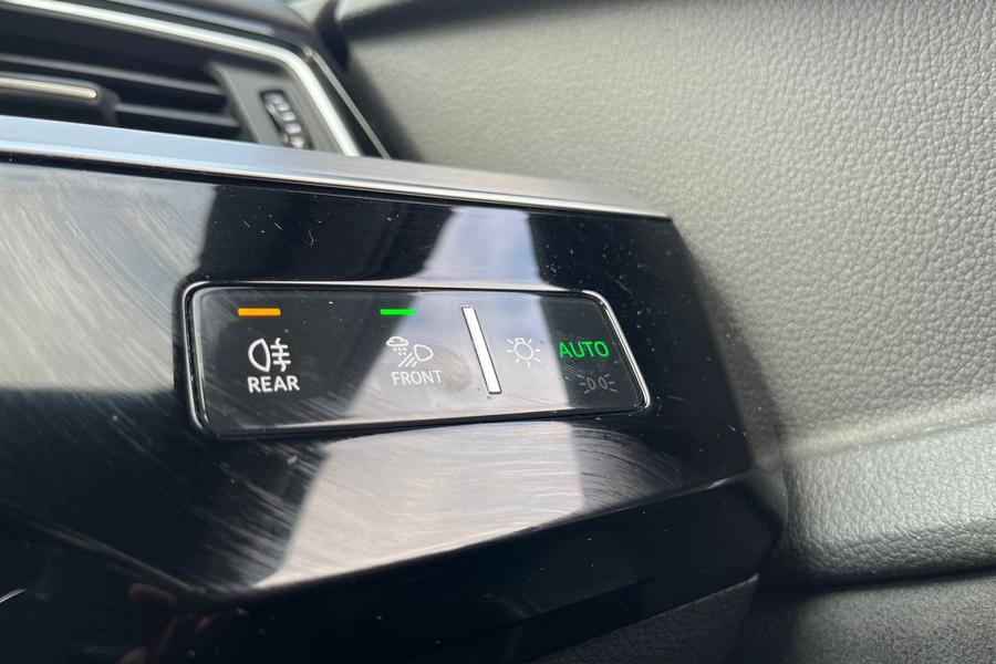 Audi e-tron Photo autoimg-b831a150521a2ce4cdb6765f0f44948b407ef76f.jpg
