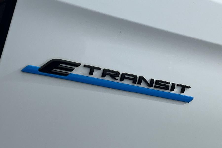 Ford E-TRANSIT CUSTOM Photo autoimg-b83356f47d7edfeb2c4036b0bdbe0ae6a1aa8ac0.jpg
