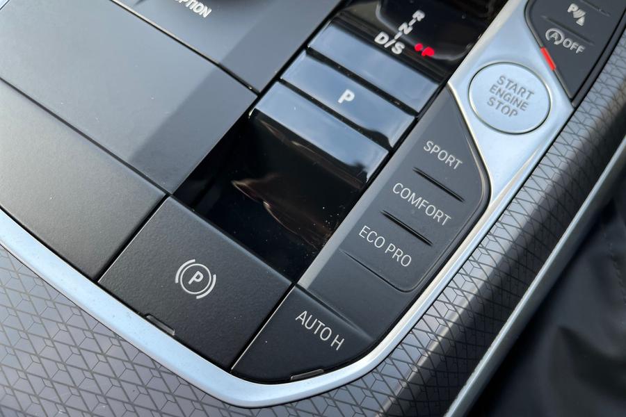 BMW 3 Series Photo autoimg-b836b52daf592b98f47b0b026a8be97ffa1bfd8d.jpg