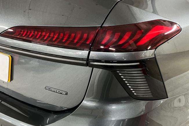 Audi A6 Saloon Photo 19