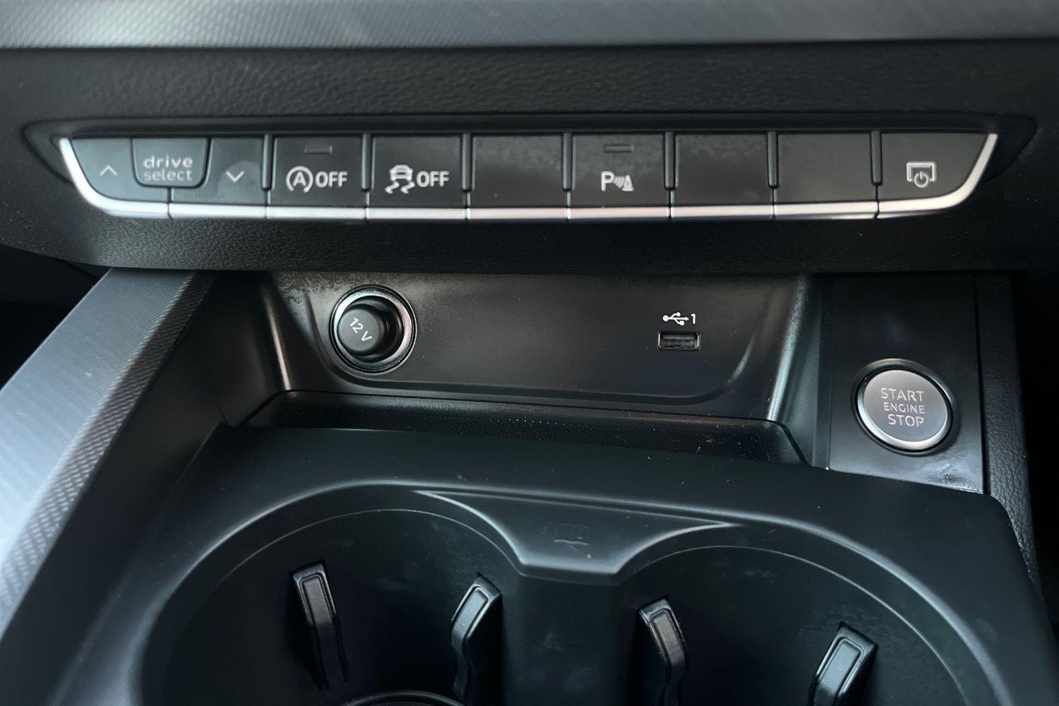 Audi A4 Photo 32
