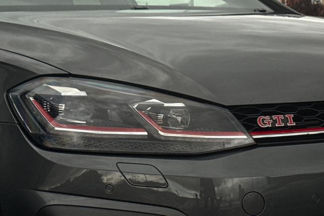 VOLKSWAGEN Golf Photo 19