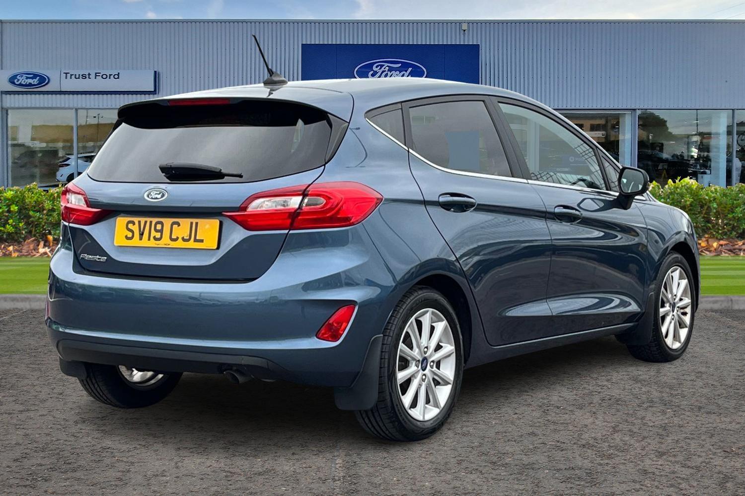 Ford FIESTA Photo 3