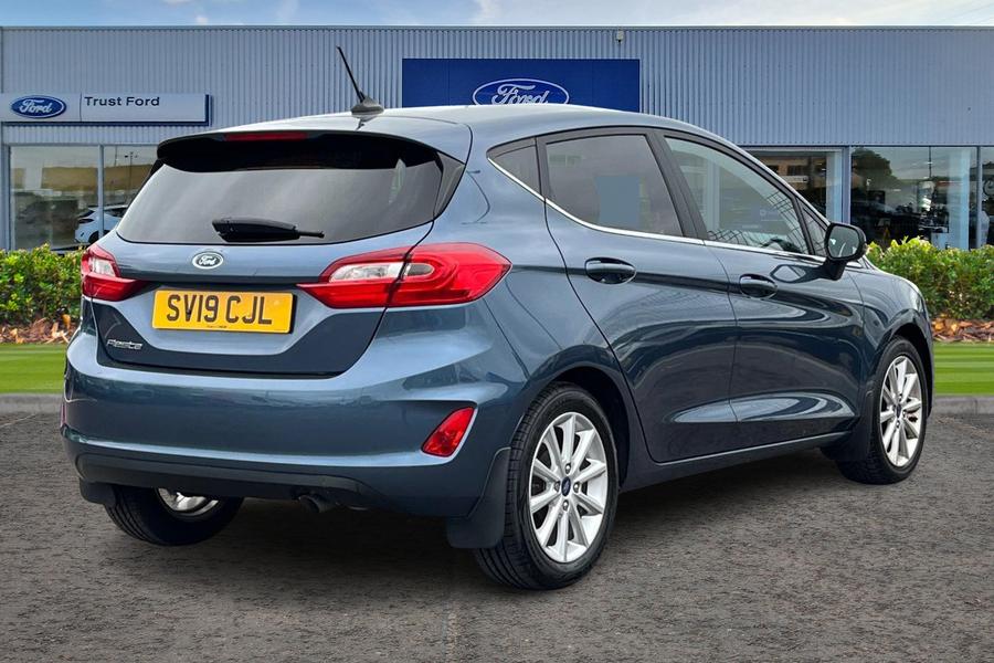 Ford FIESTA Photo autoimg-b84aeadf5d5af0a71ad1f422c36e63d6becb2118.jpg