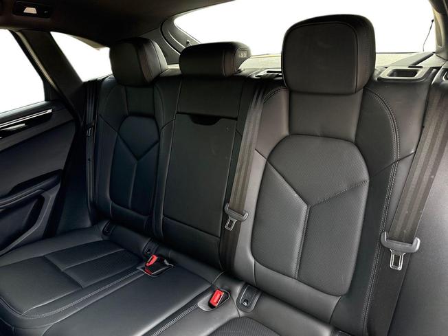 PORSCHE Macan Photo 9
