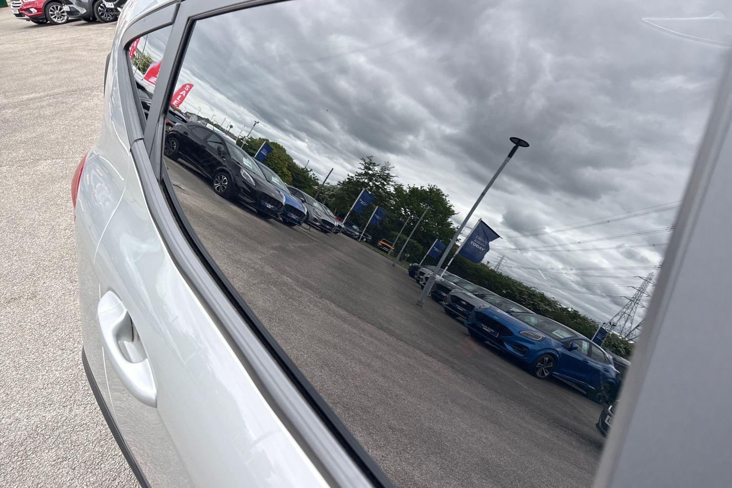 Ford FIESTA Photo 36