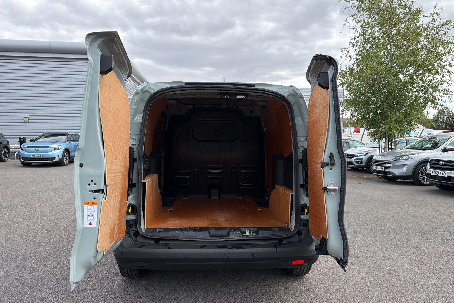 Ford TRANSIT COURIER Photo 5