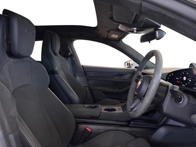 Porsche Taycan Photo 11