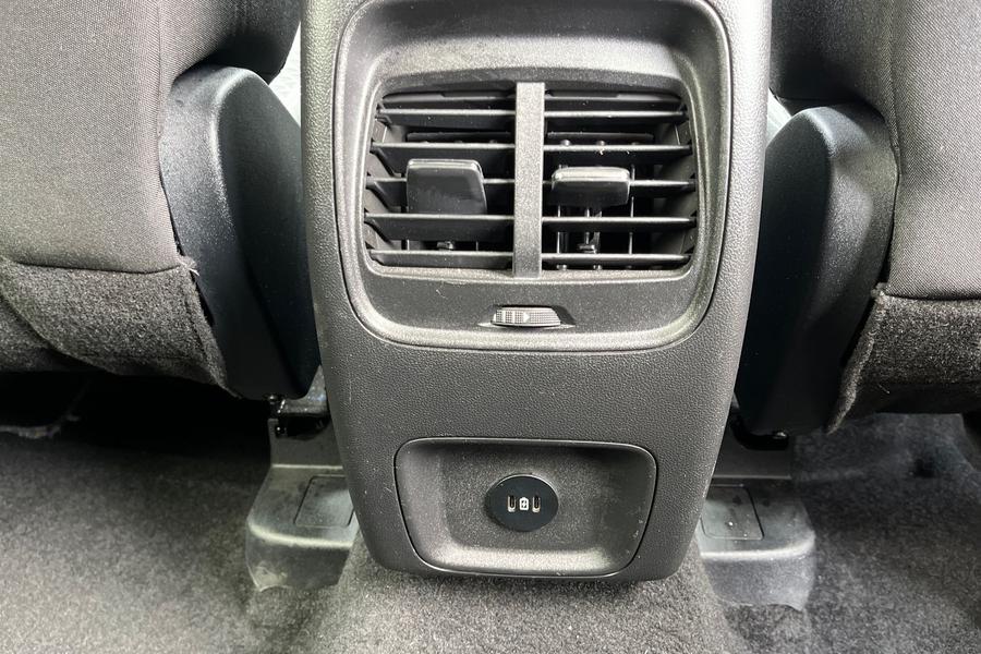 Ford KUGA Photo autoimg-b85d64228c58a2f6297861016eca8293c2d27ea5.jpg