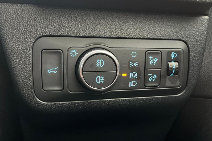 Ford Kuga Photo autoimg-b8603ecf6b0e9390fae7fd4fc3cf7e20609fbf89.jpg