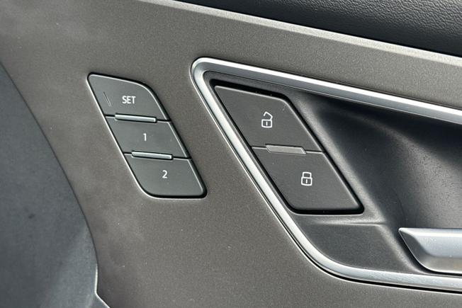 AUDI Q4 e-tron Photo 30