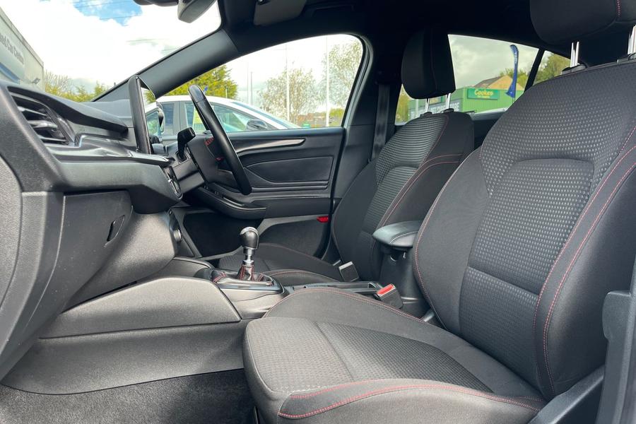 Ford Focus Photo autoimg-b863f6fc710d3927a723e8456a066e65ce04f234.jpg