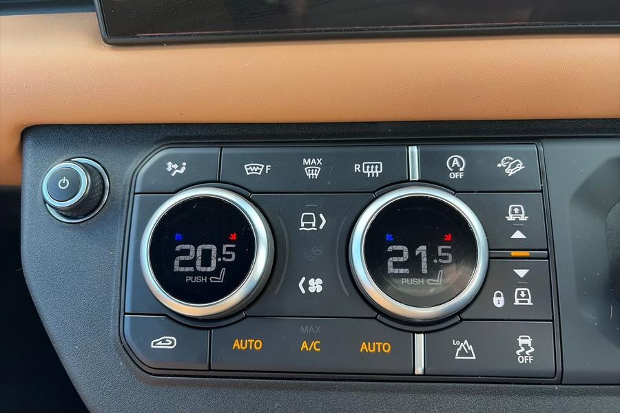 Land Rover Defender 90 Photo autoimg-b8648f9a16a1f3c66957f4477f81b5d4b012c132.jpg