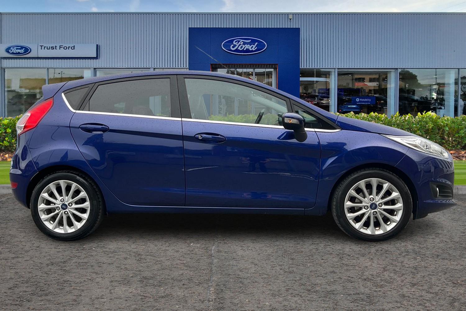 Ford FIESTA Photo 2