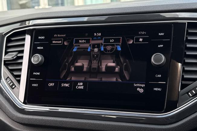 VOLKSWAGEN T-Roc Photo 32