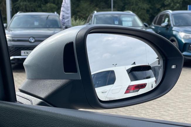 VOLKSWAGEN Golf Photo 38