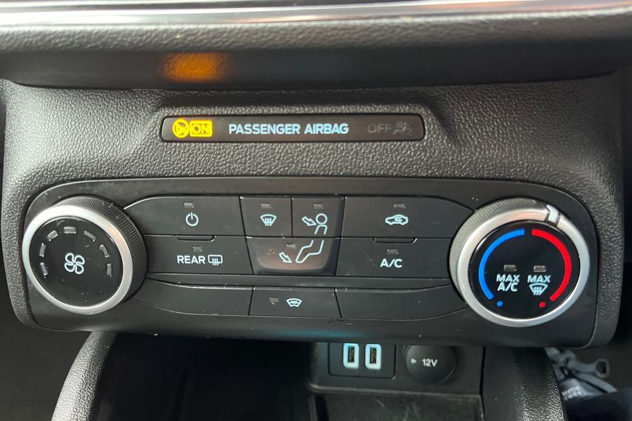 Ford FOCUS Photo autoimg-b86b550f5dde78065aa1a50a8559f98a5939358d.jpg