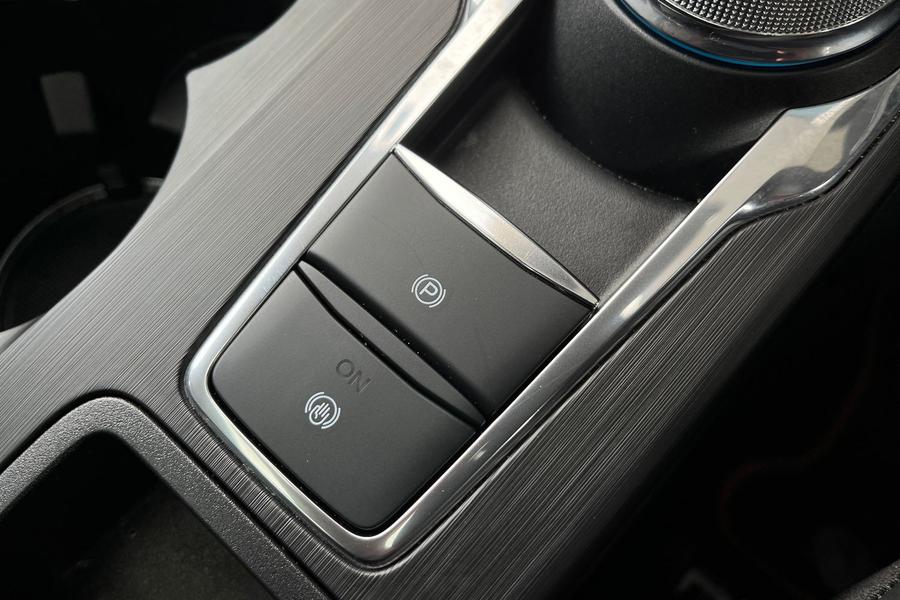 Ford Kuga Photo autoimg-b86bbf068795cb9a0b4aff2c1bf8726cbece6cb1.jpg