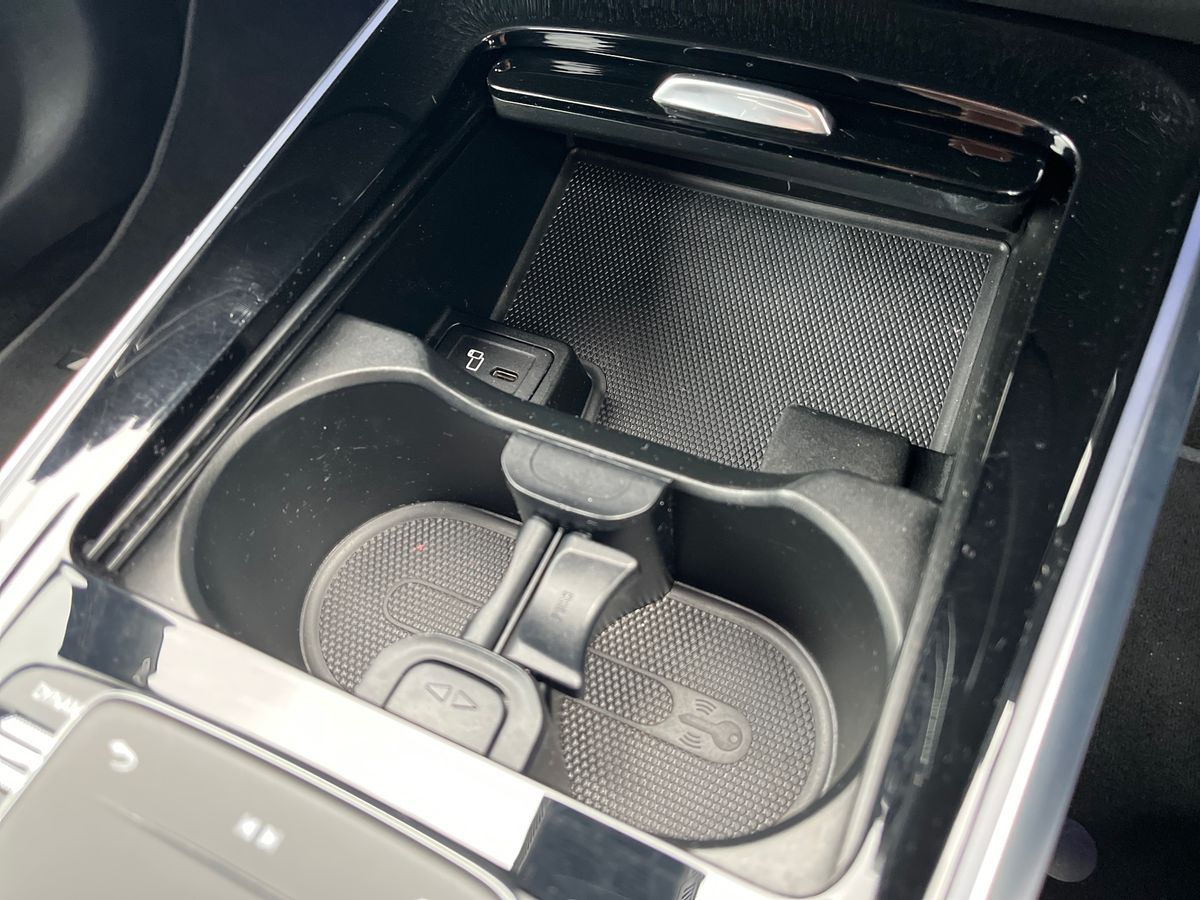 Mercedes-Benz EQB Photo 37