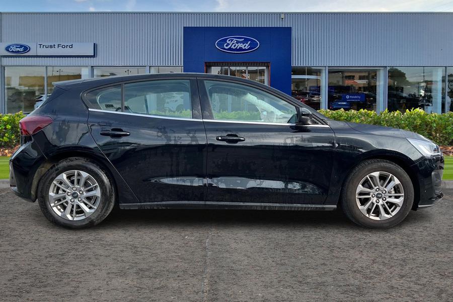 Ford FOCUS Photo autoimg-b86ff1d10df86b2d9e7ee192cb7cffd5f975e5d5.jpg