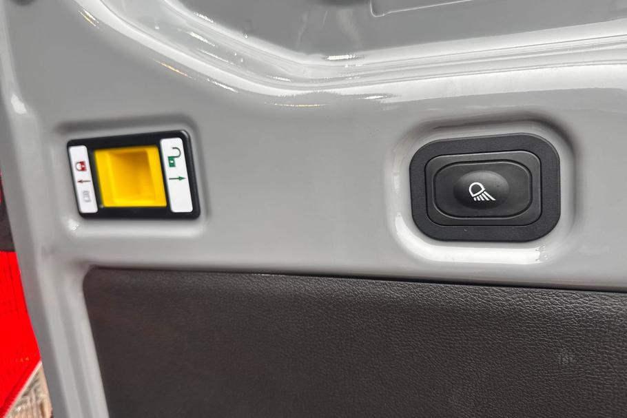 Used Ford E-TRANSIT BJ75HBA 18