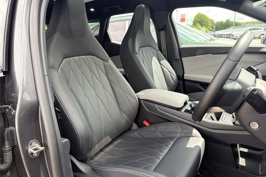 Ford Explorer Photo autoimg-b873b7f3c17a4056d9def5825d57cc5febf69b4b.jpg
