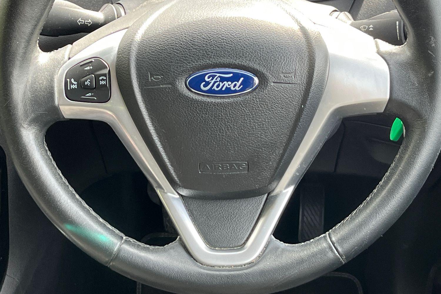 Ford FIESTA Photo 11