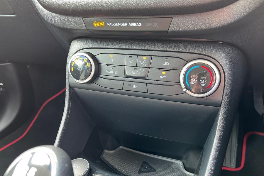Ford FIESTA Photo autoimg-b87a8385d927a862a4cb67805d75f9385502fd13.jpg