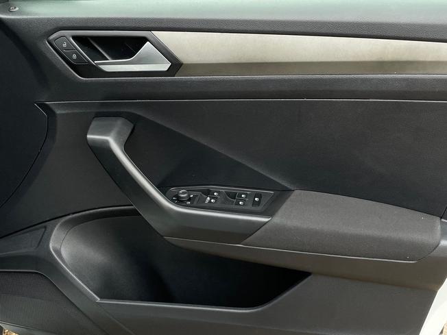 VOLKSWAGEN T-Roc Photo 29