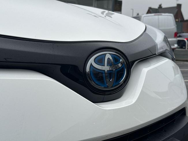 TOYOTA C-Hr Photo 23