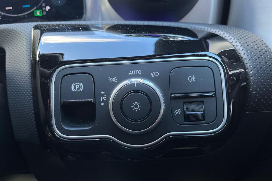 Mercedes-Benz CLA Photo autoimg-b87c9202b7241740617fbdddf2746deaee49513d.jpg