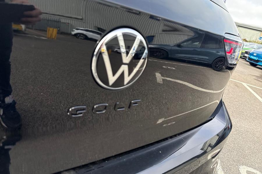 Volkswagen GOLF Photo autoimg-b87ec1087f6d591e37623c17916989eef3773988.jpg