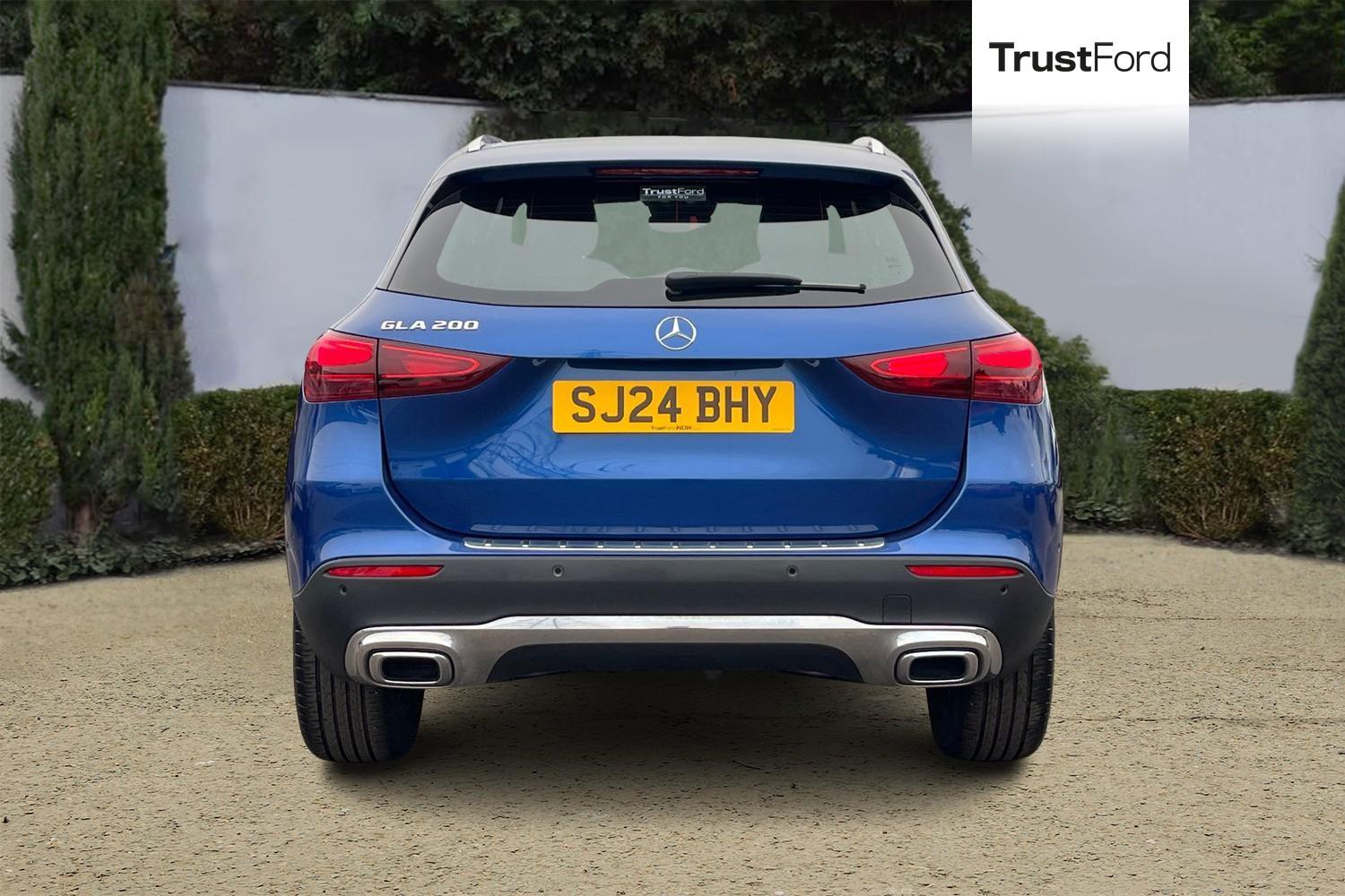 Mercedes-Benz GLA Photo 6