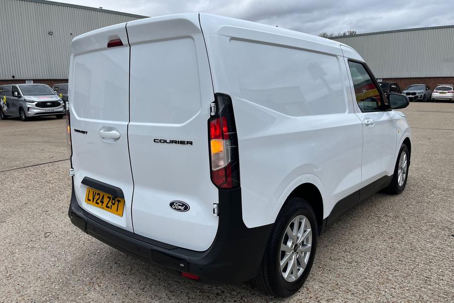 Ford TRANSIT COURIER Photo autoimg-b880e45f2286e0cca10a7109186413f65dac52cf.jpg