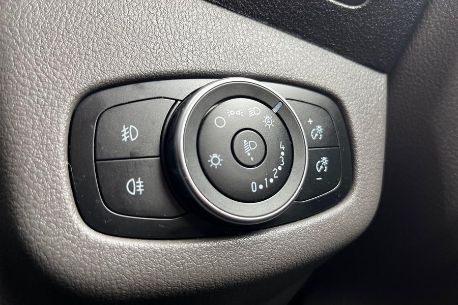 Ford TOURNEO CONNECT Photo autoimg-b8861d6b639207988a2ed7152cf6c5b0311c96a2.jpg