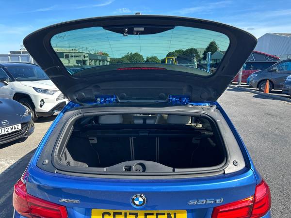 BMW 3 Series Photo autoimg-b8885131f2dd8c60a9249411522d54642ff159ee.jpg