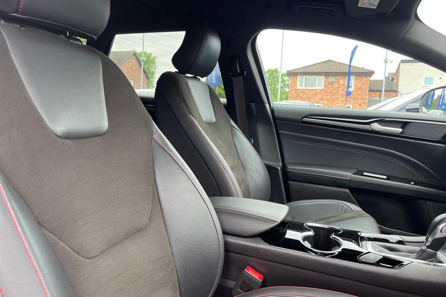 Ford MONDEO Photo autoimg-b88c0828010484bf66df15a930b6a42f37b660b6.jpg