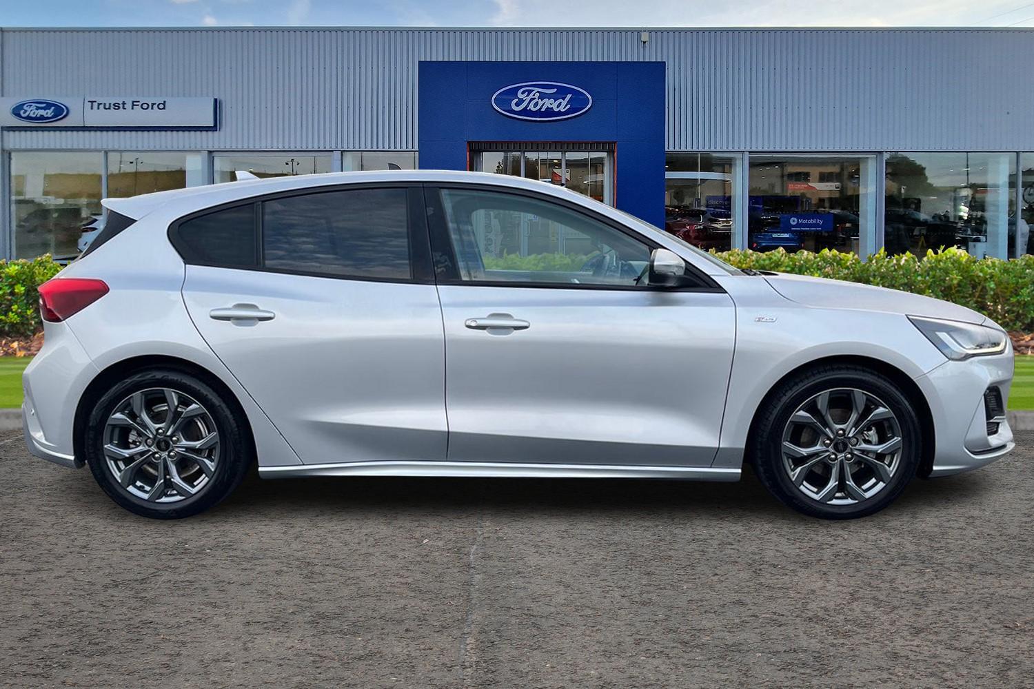 Ford Focus Photo 2