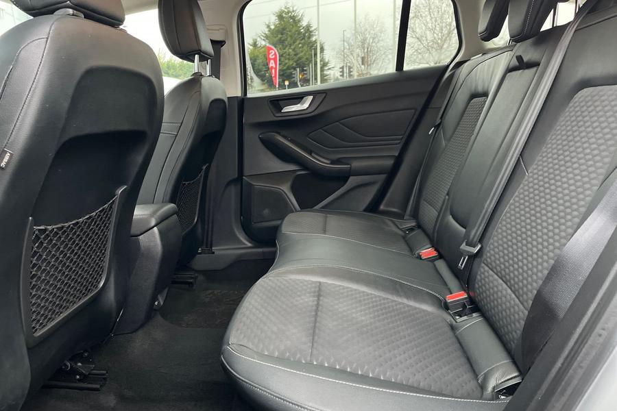 Ford Focus Photo autoimg-b88e59e13cf0c626300272e86f5082a8c1d28e33.jpg