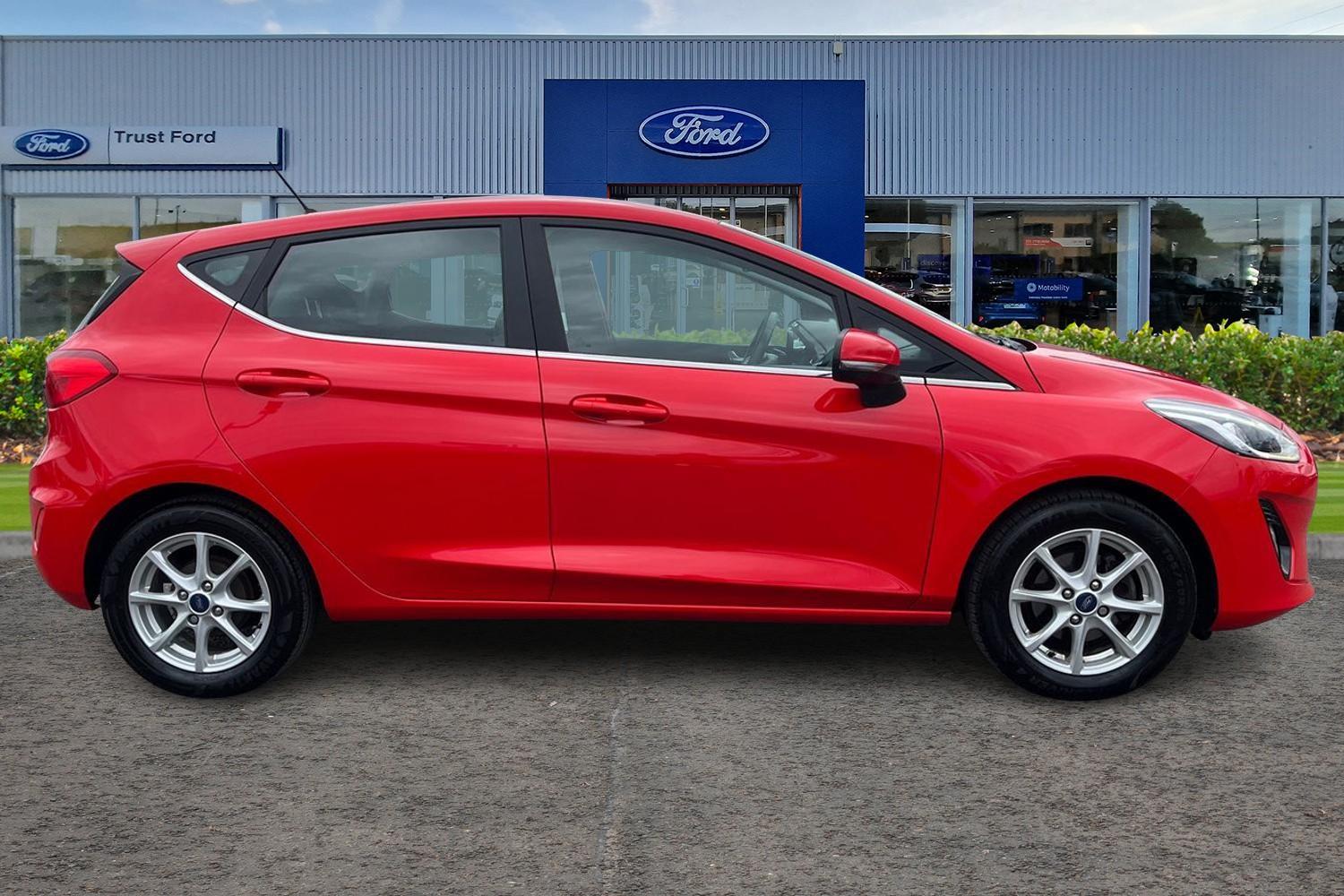 Ford FIESTA Photo 2